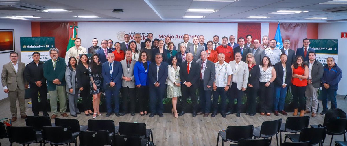 aliciabarcena's tweet image. En 🇲🇽, el 71% del suelo nacional es territorio forestal, somos el 10° país con más bosques naturales. Hoy @SEMARNAT_mx, con apoyo de @PNUD_Mexico con las oficinas de representación de los 31 Estados abordamos la tala ilegal en coordinación con @Defensamx1 @SEMAR_mx y @SSPCMexico.