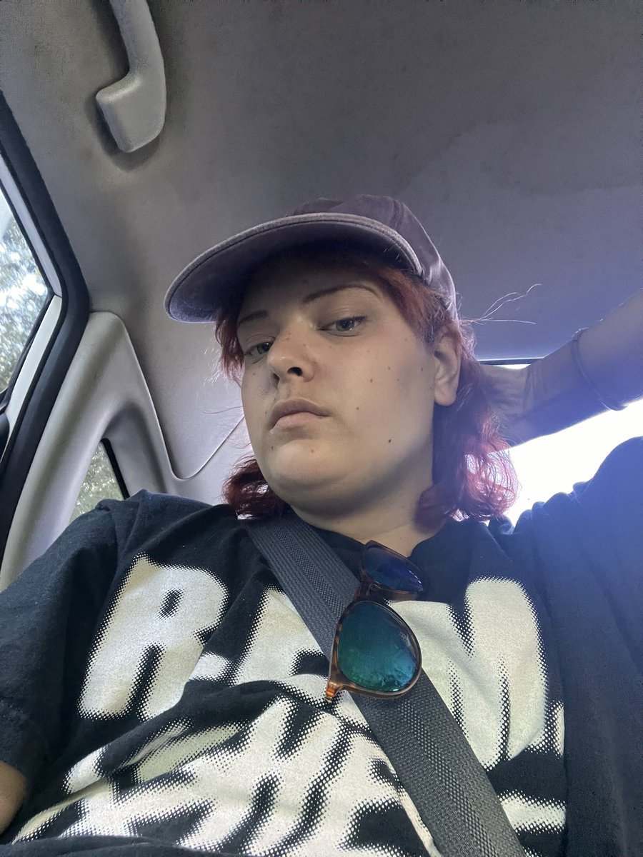 adultmomband's tweet image. guy at cafe gave me two cookies for free bc he saw my cancer center wristband