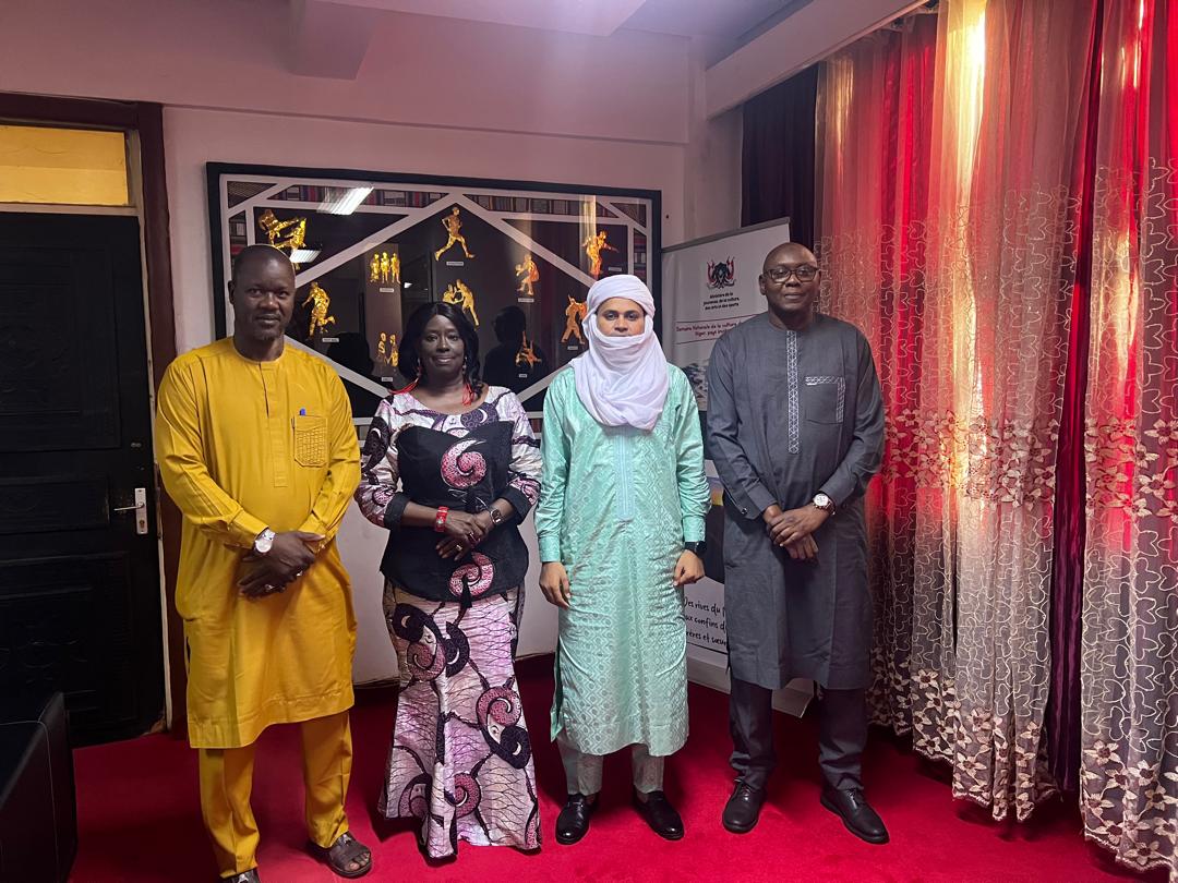 Rencontre ce jour à #Niamey entre le Ministre de la Jeunesse et des Sports du #Niger #SIDIMohamedAlmahmoud et <a href="/NgoneDiop9/">Ngone Diop</a> . Objectif : traduire la vision du Gouvernement du 🇳🇪 en actions concrètes pour la #Jeunesse , avec l'appui de <a href="/ECA_OFFICIAL/">ECA</a> 
#ZLECAf #Emploi #Autonomisation