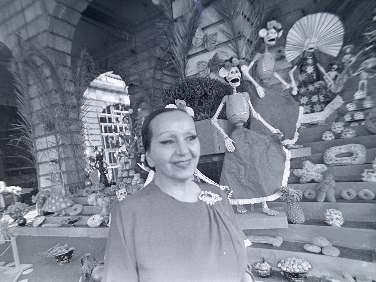 AGNMex's tweet image. #UnDíaComoHoy, pero de 2002, murió Dolores Olmedo, empresaria, coleccionista y promotora del arte mexicano. Amiga cercana de Diego Rivera y Frida Kahlo, reunió una de las colecciones más importantes de su obra.