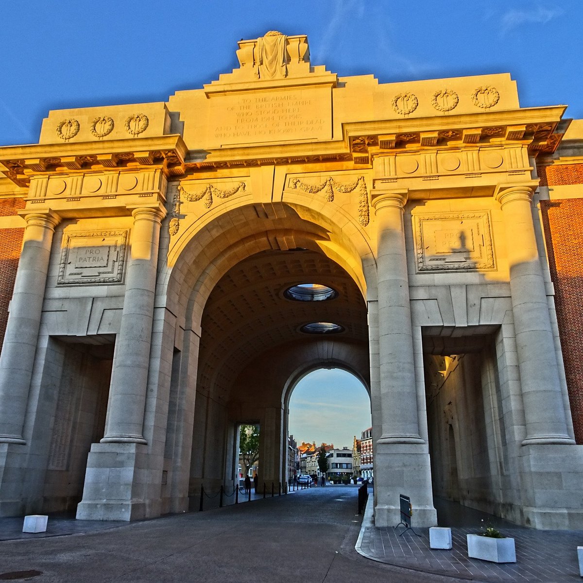 AndrewRawson11's tweet image. My son has found his g-g-g-uncle's name, William Rawson, on the Menin Gate.