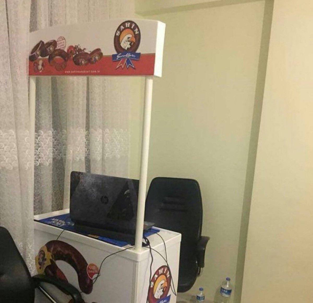 sipariş ettiğim gamer masası da geldi, Twitch yayını için hazırım 👍