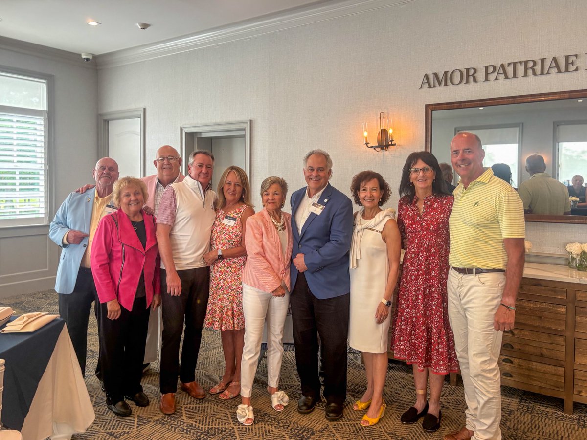 HFUPresident's tweet image. It was an honor to host our first annual Summer Reception at the beautiful Union League National. Grateful to Board of Trustees member Joe Slabinski and his wife, Donna, for their generous support, and to all the trustees, alumni, and friends who joined us for a wonderful day.
