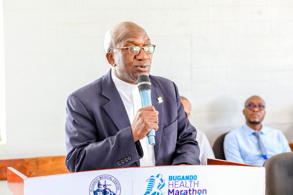 BugandoC's tweet image. Fr. Paulo Chobo  kwa niaba ya Mwenyekiti wa Bodi ya Wadhamini, Mhashamu Askofu Mkuu Jimbo Kuu Katoliki  la Mwanza Renatus Leonard Nkwande Kwa
 niaba ya Baraza  la Maaskofu Katoliki Tanzania (TEC), amemtambulisha rasmi Sr. Dkt.Alicia Massenga kwa watumishi na uongozi wa Bmc.