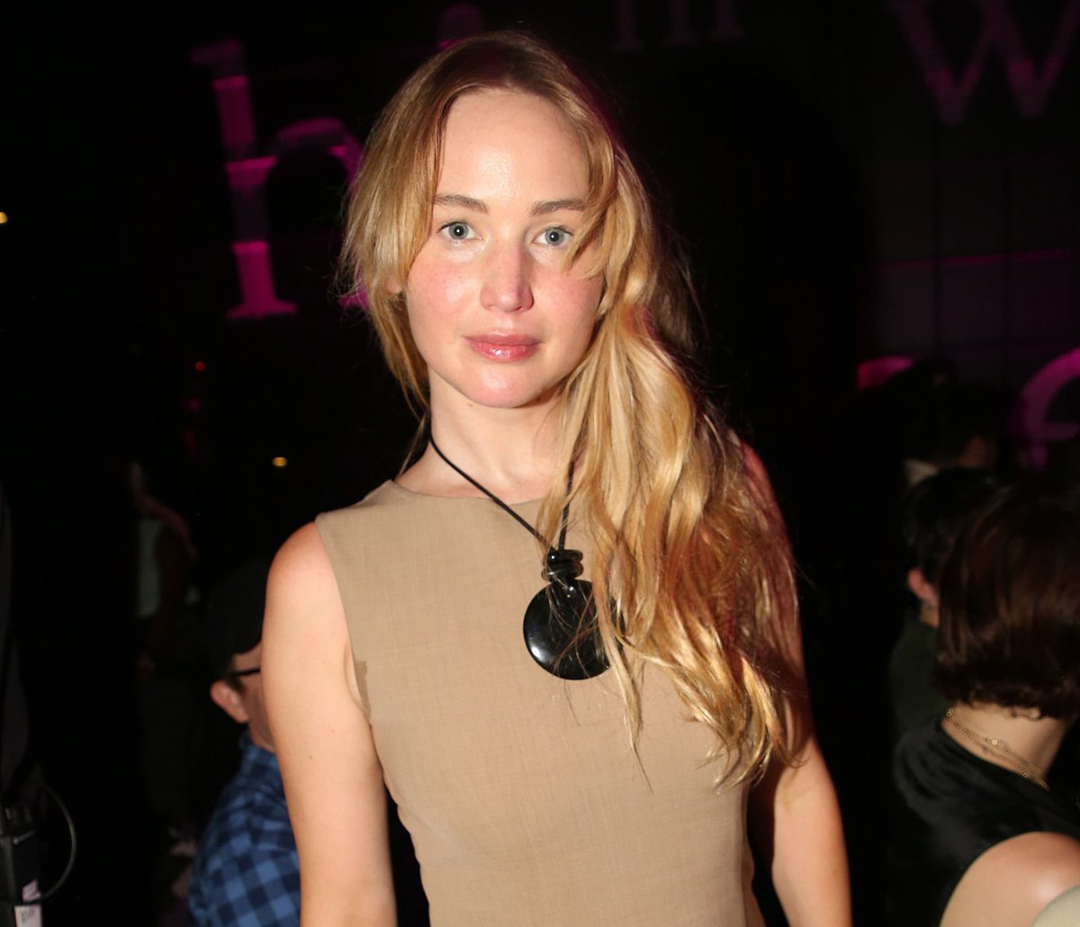 Jennifer Lawrence Source (@jlawsupdate) on Twitter photo Jennifer Lawrence attended the opening night of Josh Sharp’s comedy show “Ta-Da!” 📸 Jennifer Lawrence attended the opening night of Josh Sharp’s comedy show “Ta-Da!” 📸