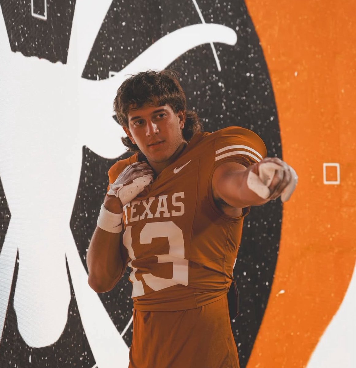 ontexasfootball's tweet image. Texas WR Parker Livingstone shares photos ahead of the season 🤘
📸 via _parkerlivingstone06 IG