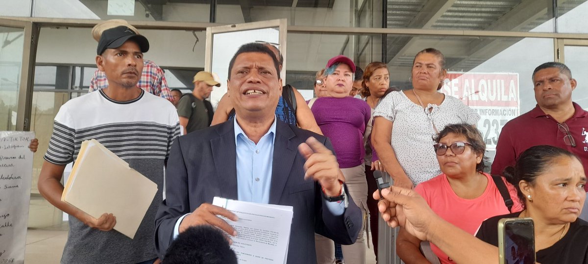 elnoticionpty's tweet photo. #UltimoHora El abogado Abdiel González, proponente de la Revocatoria de Mandato contra H.D Manuel Chen y de la alcaldesa, Stefany Peñalba, denunció que el @tepanama no le permite ver los expedientes y las apelaciones a fin, que él puede contestarlas dejándolo en indefeción https://t.co/hV15Z86i8F