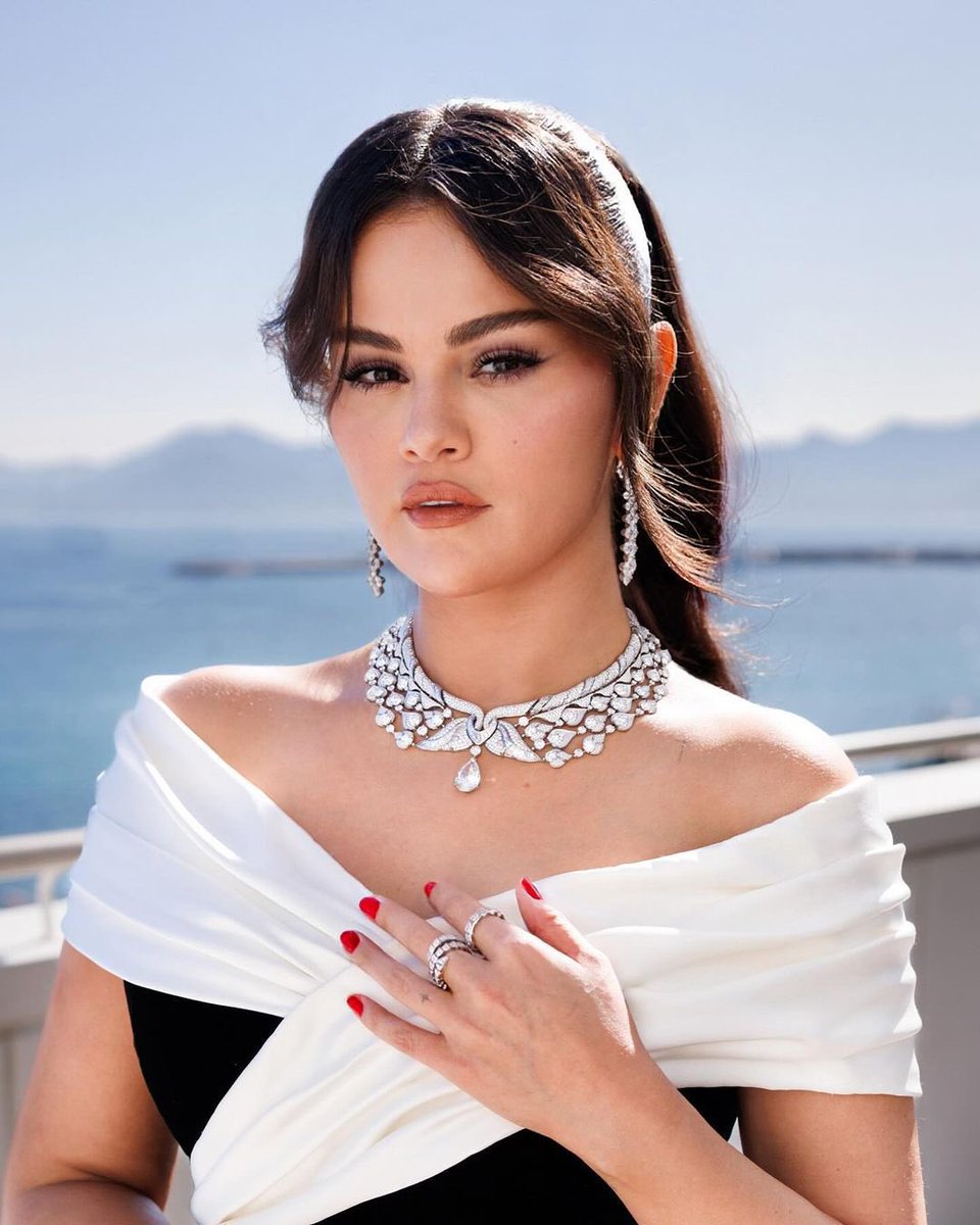 SGchartupdate's tweet image. Selena Gomez’s Rare Impact Fund Giving Circle has surpassed $1,000 raised.