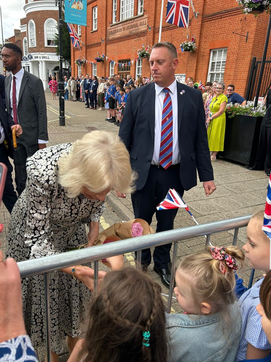 Louise Hulland (@louiseonair) on Twitter photo Unforgettable day in Newmarket - Royal Visit where I met the Queen while live on <a href="/BBCSuffolk/">BBC Suffolk</a> Unforgettable day in Newmarket - Royal Visit where I met the Queen while live on <a href="/BBCSuffolk/">BBC Suffolk</a>
