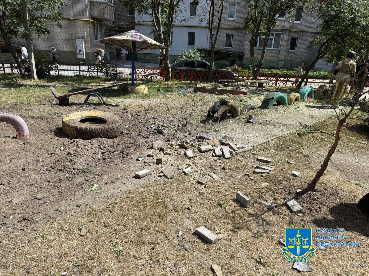 Farleymarley16's tweet image. A 72 yr old woman was murdered by the russian🇷🇺army in Sumy today. Three other civilians were also injured when the russians🇷🇺 attacked homes and civil infrastructure in the city with 5 drones. Educational and medical institutions, apartment buildings, houses & cars were damaged.