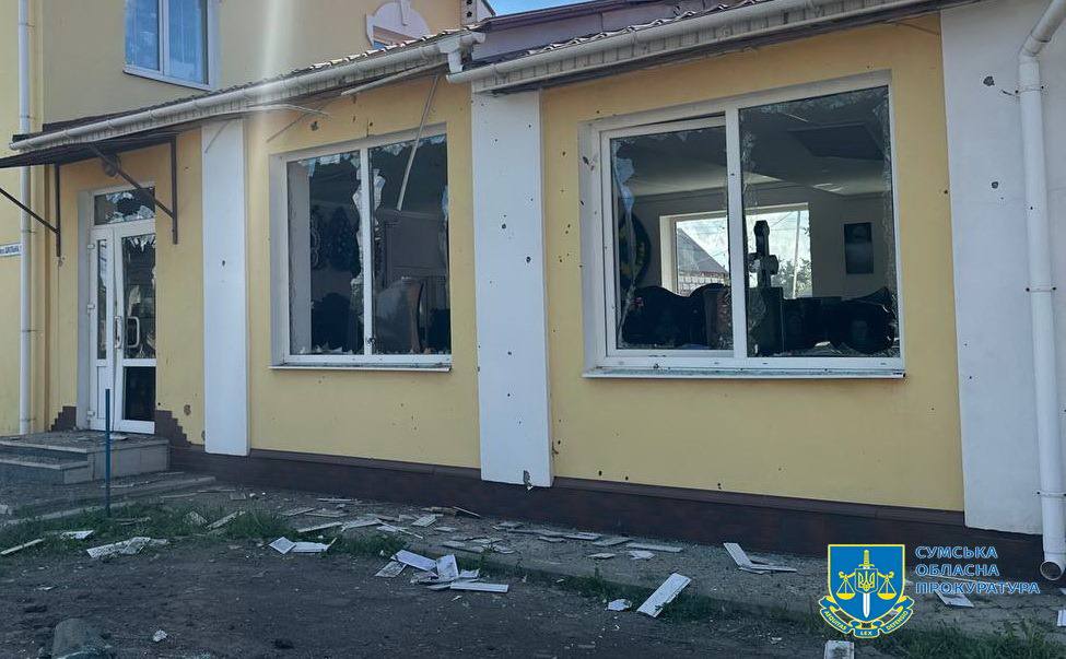 Farleymarley16's tweet image. A 72 yr old woman was murdered by the russian🇷🇺army in Sumy today. Three other civilians were also injured when the russians🇷🇺 attacked homes and civil infrastructure in the city with 5 drones. Educational and medical institutions, apartment buildings, houses & cars were damaged.