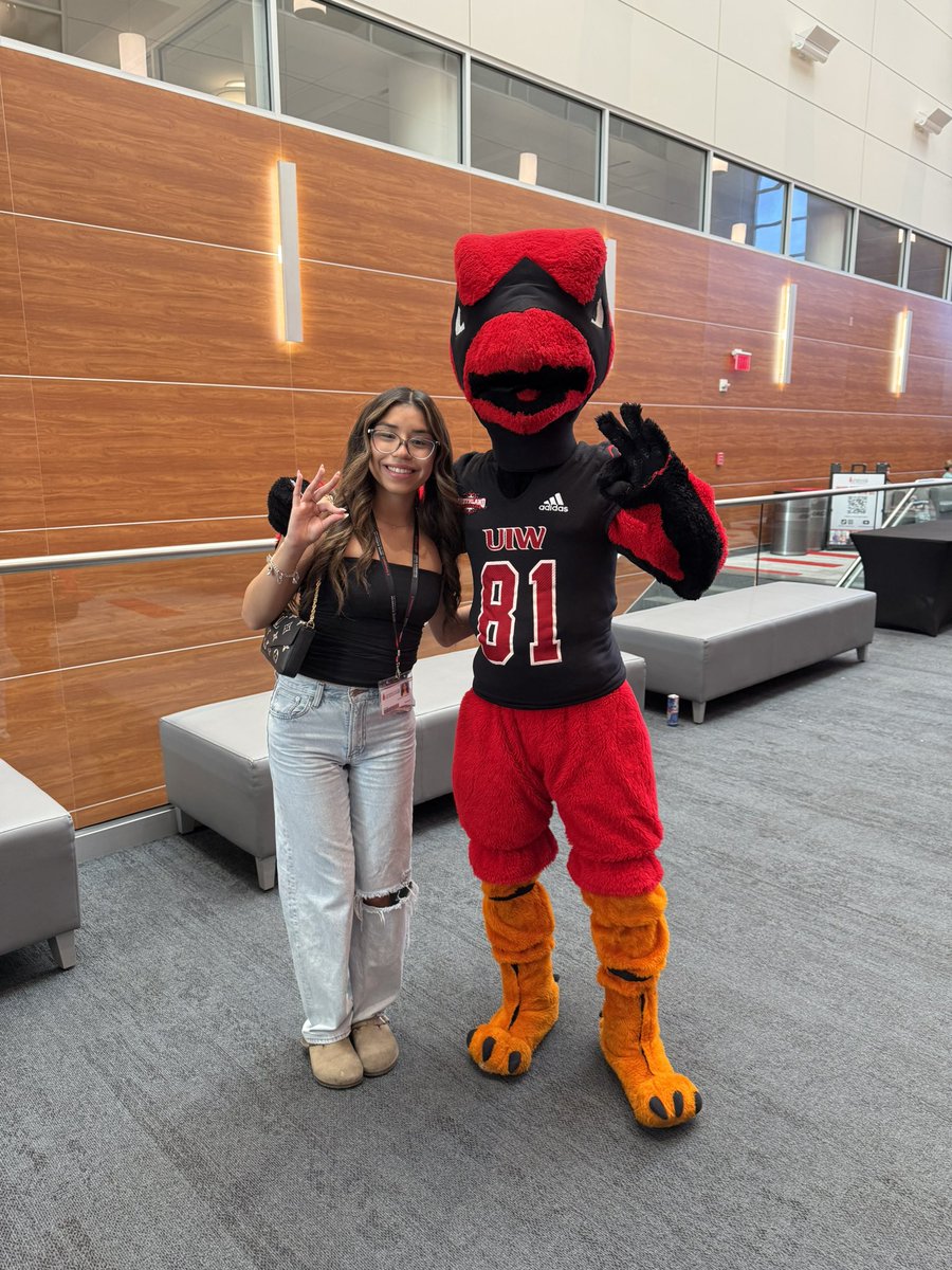 uiwcardinals's tweet image. Did you really go to orientation if you didn’t take a picture with Red? 📸
#UIW #YourJourneyOurMission #GoCardinals #Orientation2025 #Classof2029 #WelcomeToTheNest
