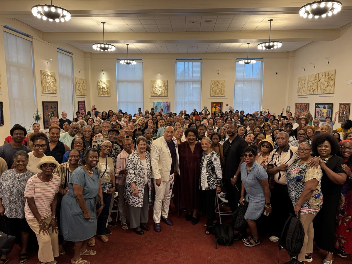 staceyabrams's tweet image. I’ve had such a wonderful time over the last few days on the Coded Justice Book Tour. There’s still some tickets available, grab yours now! Hope to see you there.
St. Louis: bit.ly/40x2ZoL
Austin: bit.ly/4m0dSHO
Washington, DC: bit.ly/411KkSa