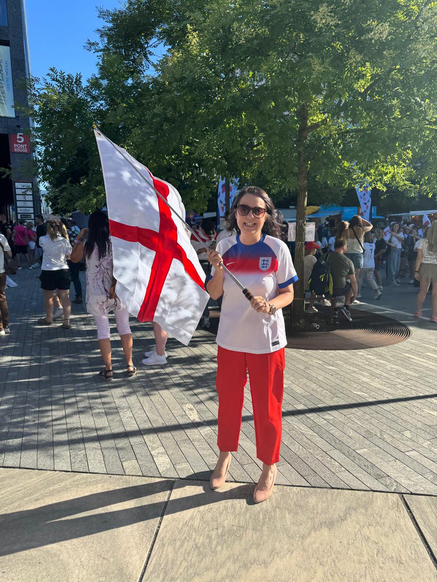 Steph_Peacock's tweet image. Excited to be in Geneva cheering on the @Lionesses tonight in their semi final match! ⚽️🦁🏴
