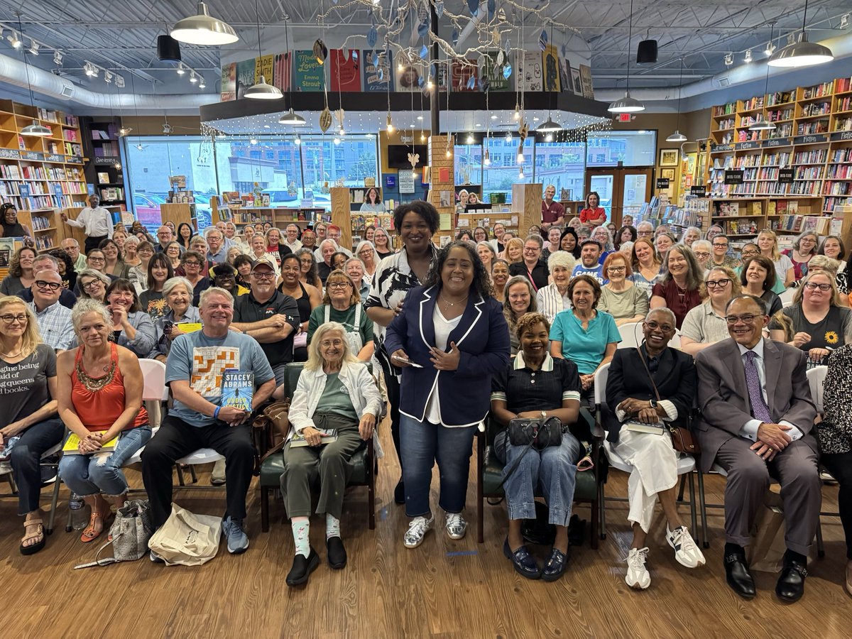 staceyabrams's tweet image. I’ve had such a wonderful time over the last few days on the Coded Justice Book Tour. There’s still some tickets available, grab yours now! Hope to see you there.
St. Louis: bit.ly/40x2ZoL
Austin: bit.ly/4m0dSHO
Washington, DC: bit.ly/411KkSa
