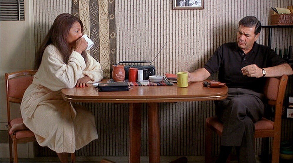 HitFactoryPod's tweet image. NEW HIT FACTORY // We unpack Quentin Tarantino's warm, romantic, & effortlessly cool Elmore Leonard adaptation JACKIE BROWN, which pays loving homage to Blaxploitation cinema and one of the genre's indelible stars, Pam Grier. @judysquirrels is our guest. Links below.