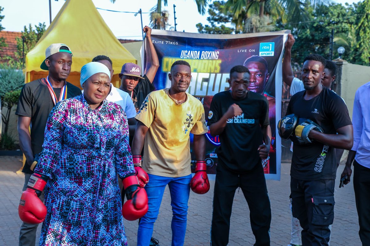 Njjerumedia's tweet image. The SPA/PA-ONC @ChiefMuzzukulu backed boxer Alex Kanaabe with UGX 4M in tickets ahead of his fight this Saturday at MTN Arena. She urged him to aim for Tyson-style knockouts & pledged continued support for youth talent. 🥊🇺🇬
#BoxingUG #YouthEmpowerment