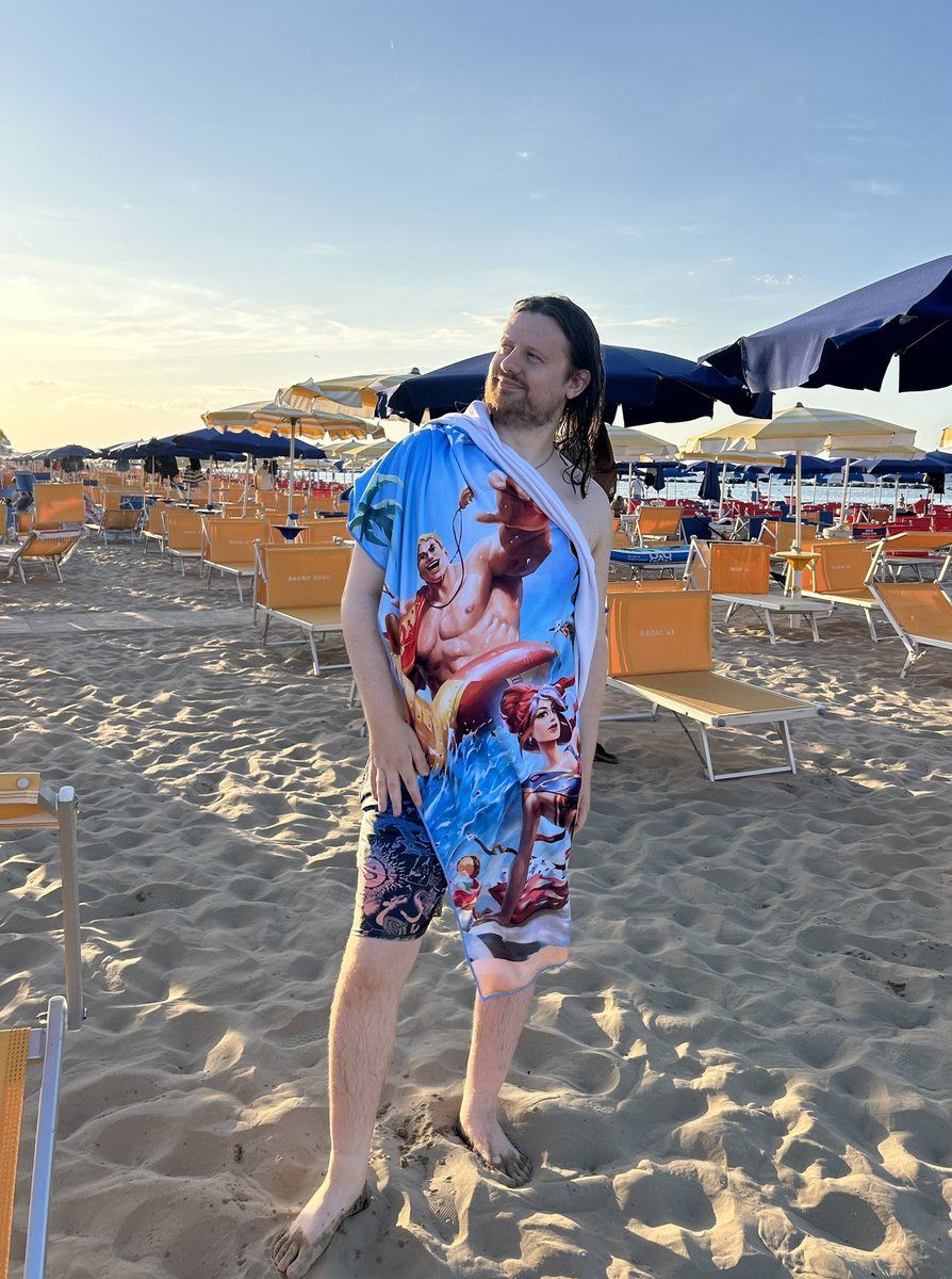 Mengu09's tweet image. .@MrChecklistcard bringing his Singapore PT towel to the Senigallia beach before going back home! #fabtcg