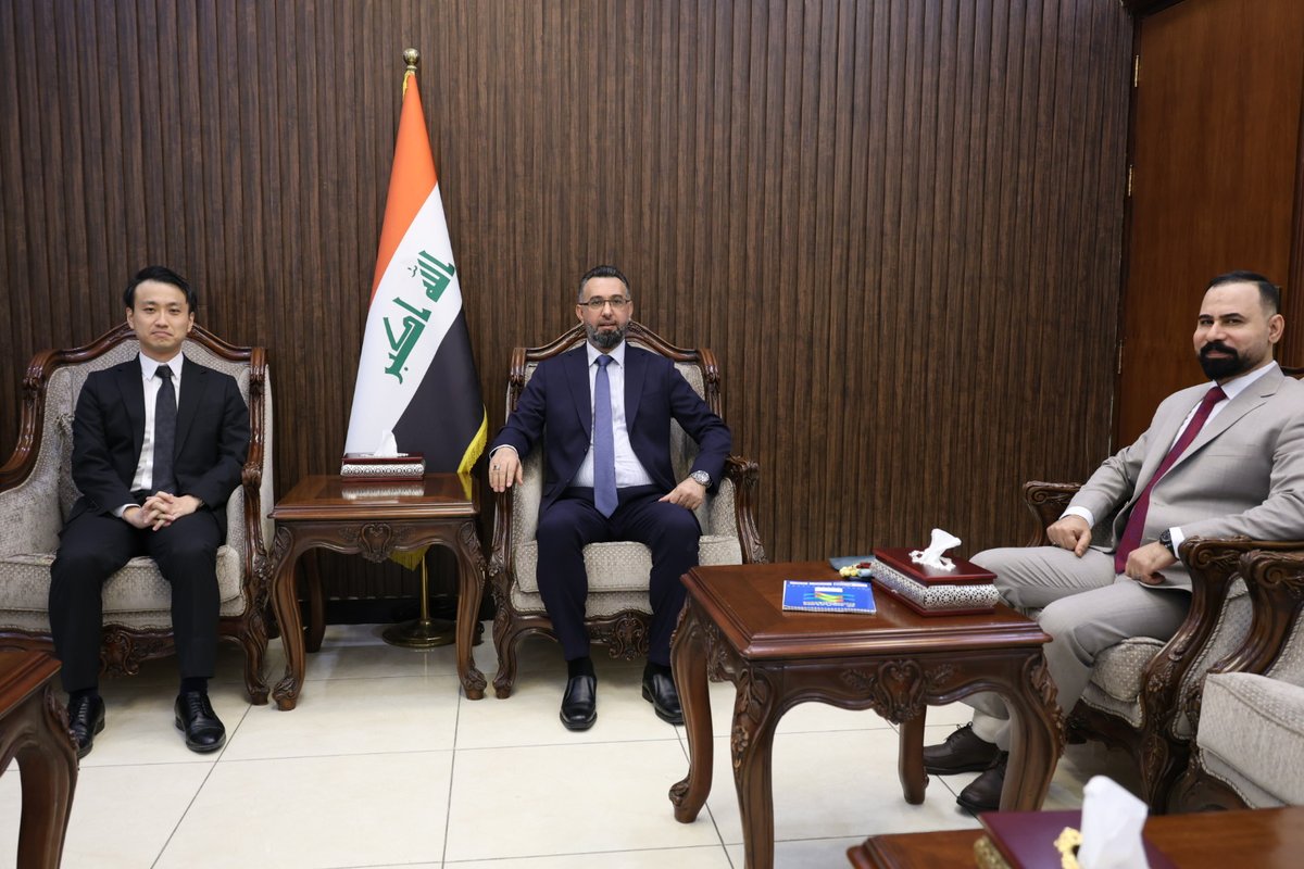 استقبل مسؤول العلاقات الخارجية لحركة الصادقون، السيّد ليث العذاري، في المكتب السياسي ببغداد، المستشار السياسي في سفارة اليابان لدى العراق، السيّد أوكادو.

جرى خلال اللقاء بحث سبل تعزيز العلاقات الثنائية بين العراق واليابان، ومناقشة آفاق التعاون المشترك بما يسهم في دعم الاستقرار