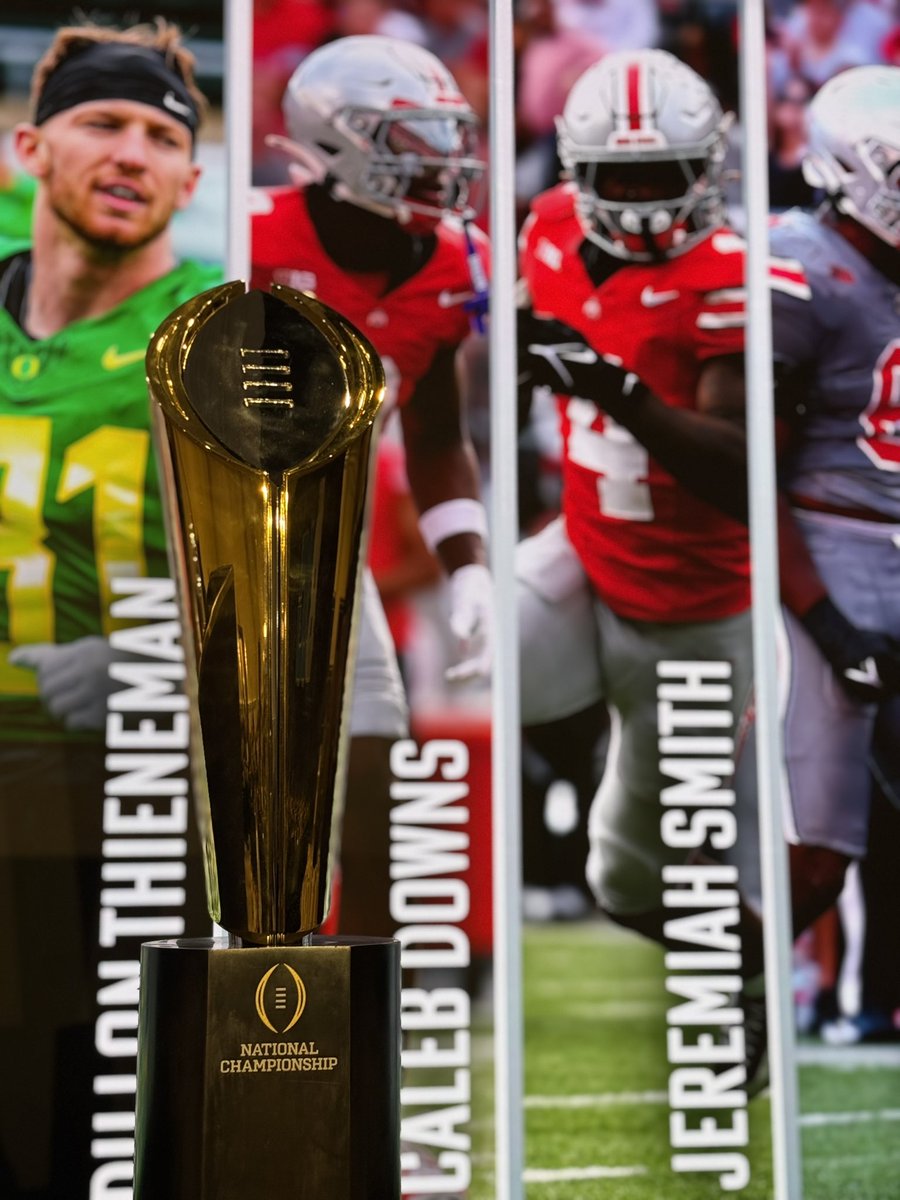 AdamKing10TV's tweet image. For the second straight season the National Championship Trophy is at Big Ten Media Day
Behind it are the Big Ten preseason honors with Caleb Downs, Jeremiah Smith and Sonny Styles.