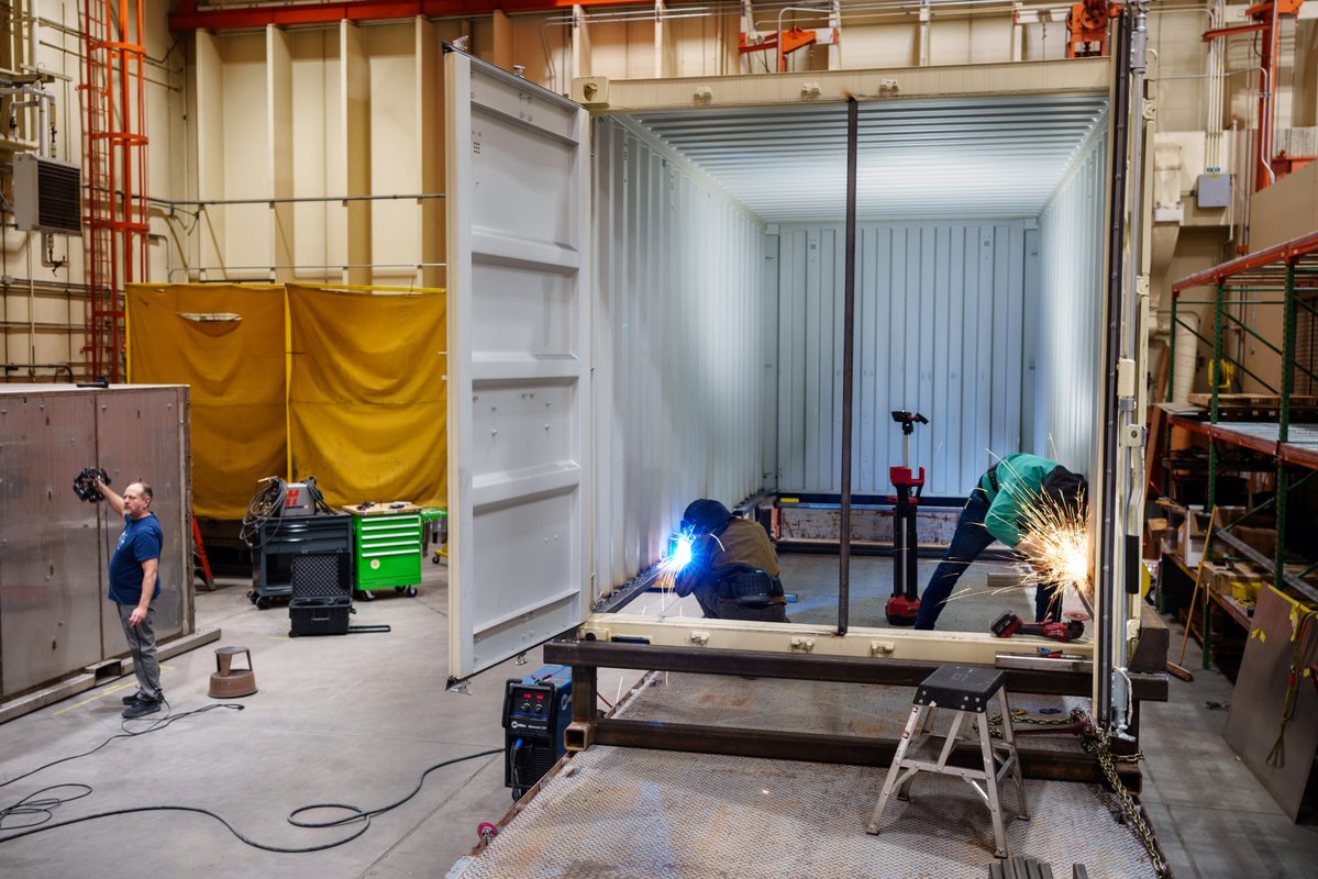 NNSANews's tweet image. At the request of NNSA, @SandiaLabs developed a mobile, high-security vault that can be rapidly deployed. It will help protect the nation’s most critical assets wherever they’re needed. Another way we’re keeping America safe. 🇺🇸 🔐🛡️
newsreleases.sandia.gov/storage-where-…