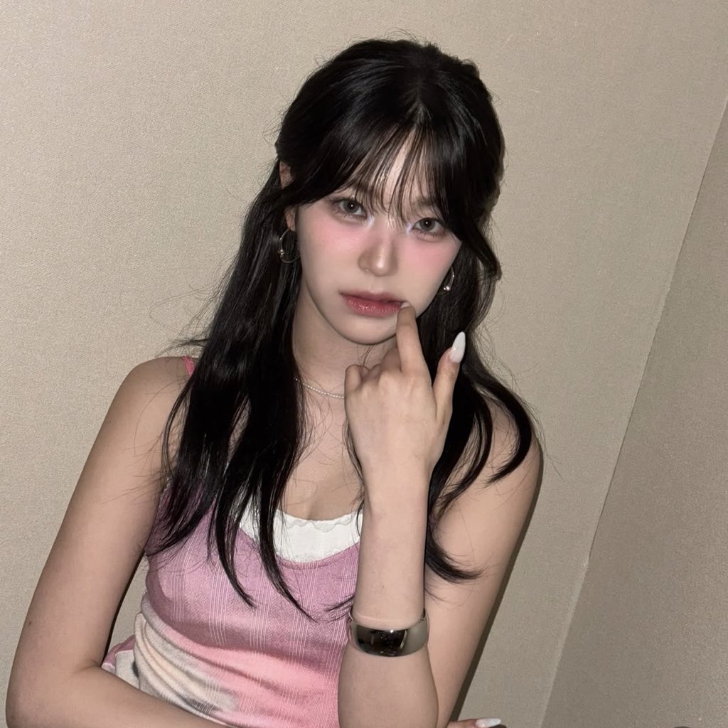 picsofjiheon's tweet image. she looks just like a dream