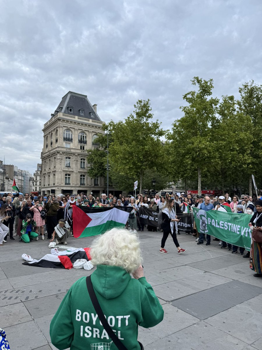 MuznaShihabi's tweet image. 🛑🛑🛑🛑Paris république rejoignez-nous !