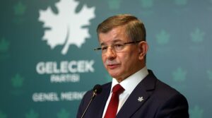 nupelonline's tweet image. Davutoğlu: İstifa eden milletvekilleri millete karşı suç işlediler
🔴Gelecek Partisi Genel Başkanı Davutoğlu, partisinden istifa eden milletvekillerini sert bir dille eleştirerek, “İktidarın siyasi manevraları doğrultusunda hareket eden bütün milletvekilleri millete karşı büyük…