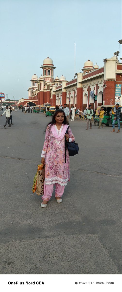 कोई है ऐसा महान व्यक्ति यहाँ जो गर्व से कह सके की
मैंने अभी तक सैयारा फ़िल्म नहीं देखी .....!!
🤔🙋🙋