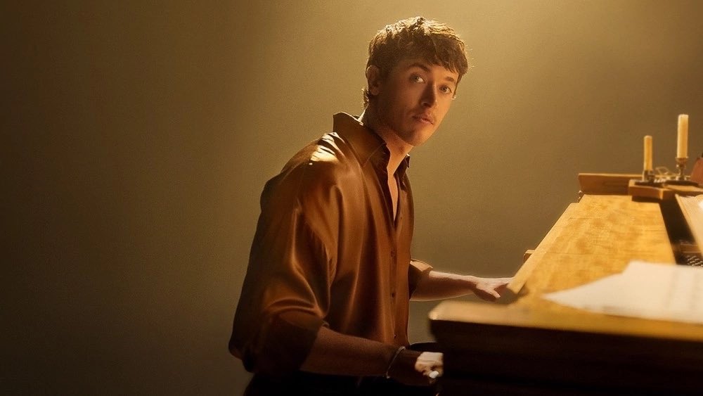 blythfiles's tweet image. Tom Blyth to Star in Audio Romance Drama ‘The Muse’
The actor will lend his voice for the three-episode original premiering on the audio erotica app Quinn on July 24.