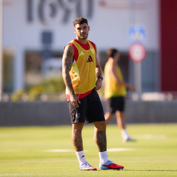 SevillaFC_ENG's tweet image. 🏥 INJURY UPDATE | Isaac suffered a light sprain to his knee in yesterday's session.
He will be monitored and his return will depend on how the injury heals.