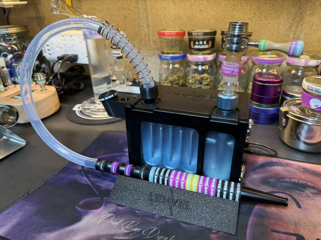 Always finding ways to use our VapeBand®'s! Check out The Box by <a href="/lidavelofficial/">LidaVel</a> all decked out in our POWER Ω BOX VapeBand®'s.
#CannabisCommunity #mmj #cannabis #MedicalMarijuana #cannabisnews #Mmemberville