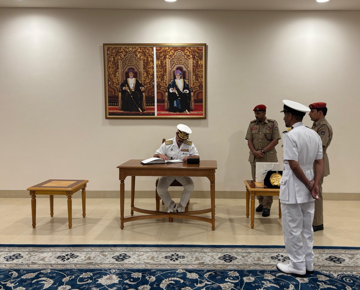 EUNAVFOR's tweet image. On 10 July, #OperationATALANTA Force Commander, Rear Admiral Vázquez Sanz, visited the Maritime Security Centre in Muscat, Oman.
➡️ ATALANTA and the Maritime Security Centre in Muscat have a Protocol of Coordination & Cooperation highlighting the cooperation on various areas.