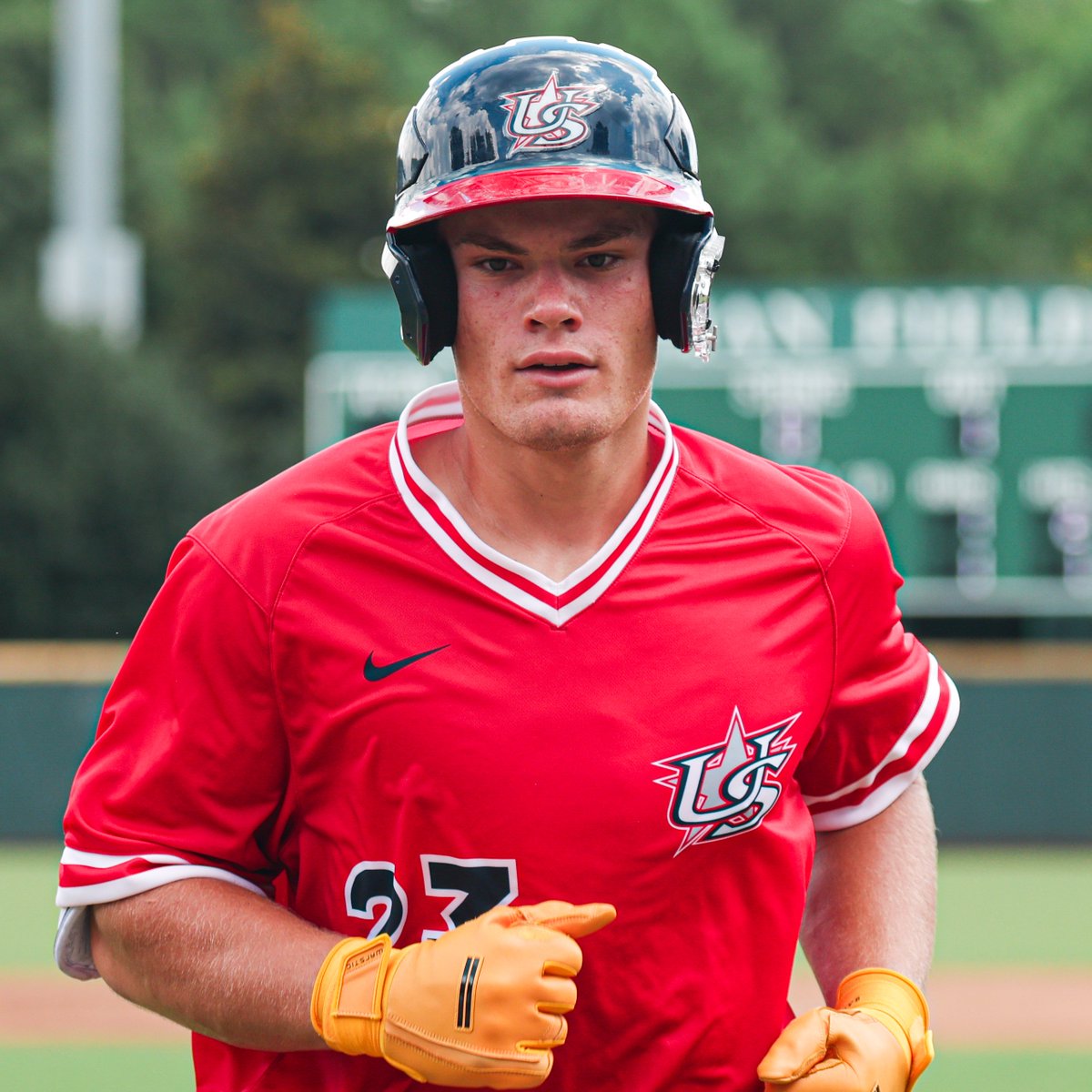 Easton Autrey goes the opposite way for an RBI double 🫡