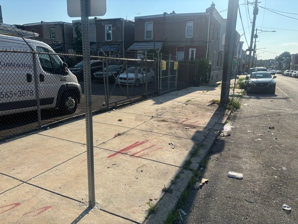 PhilaSanitation's tweet image. Our crews are still out there tackling illegal dumping and making progress every day. 💪 Another successful cleanup at Edgewood & Arch, Salford & Arch, and 60th & Arch! #PHLStopsIllegalDumping