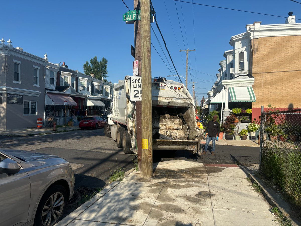 PhilaSanitation's tweet image. Our crews are still out there tackling illegal dumping and making progress every day. 💪 Another successful cleanup at Edgewood & Arch, Salford & Arch, and 60th & Arch! #PHLStopsIllegalDumping