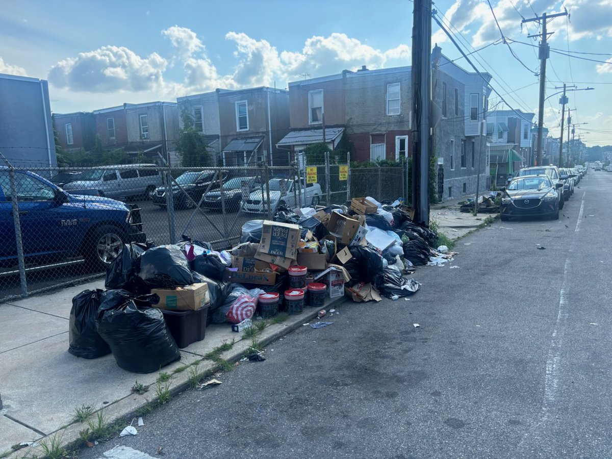 PhilaSanitation's tweet image. Our crews are still out there tackling illegal dumping and making progress every day. 💪 Another successful cleanup at Edgewood & Arch, Salford & Arch, and 60th & Arch! #PHLStopsIllegalDumping