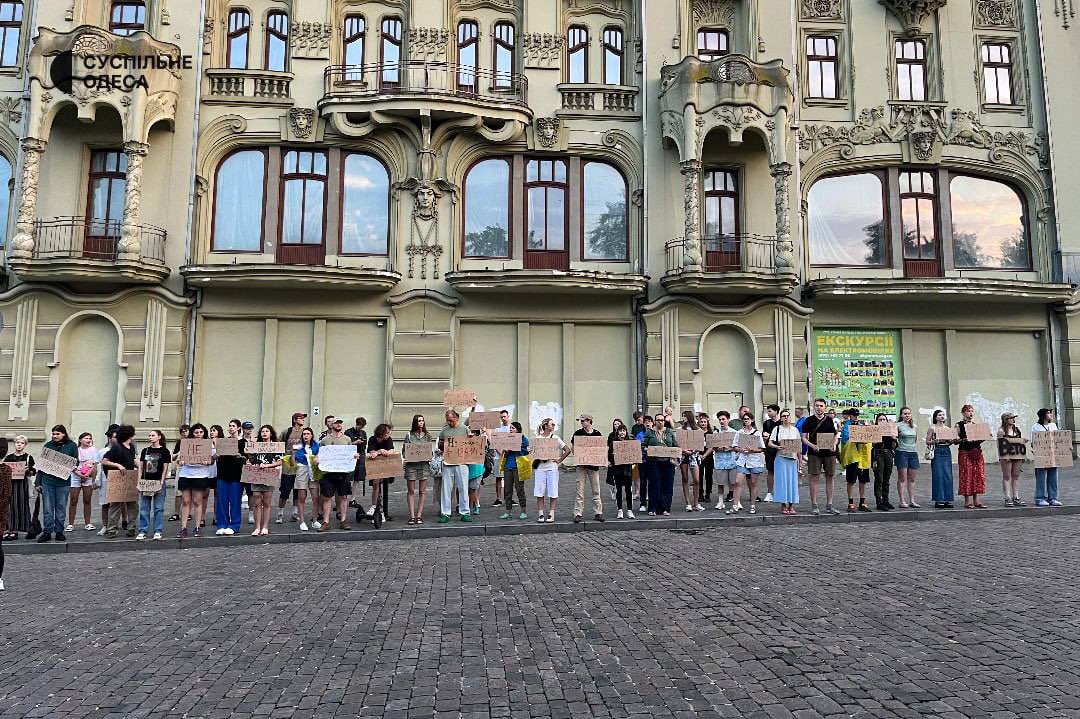 kit_ess's tweet image. До акцій протесту в Києві і Львові приєдналися Дніпро, Одеса та Тернопіль.
📷“Суспільне”