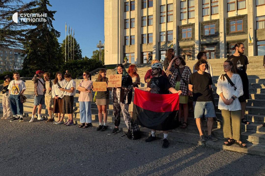 kit_ess's tweet image. До акцій протесту в Києві і Львові приєдналися Дніпро, Одеса та Тернопіль.
📷“Суспільне”
