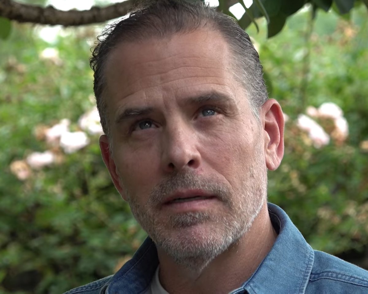 StuDoesAmerica's tweet image. Watching this Hunter Biden interview, there are moments you can see the resemblance to his dad in a way I’ve never really noticed