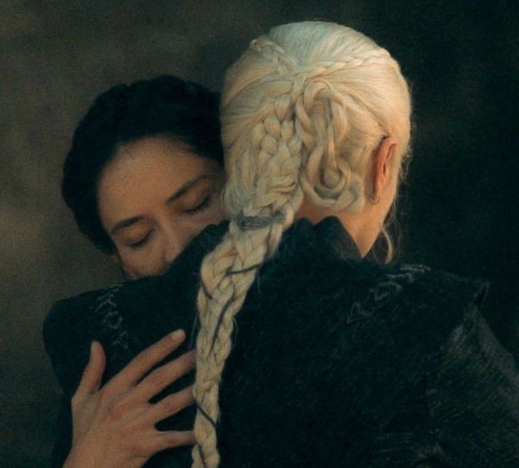 rhaenyrism's tweet image. do you know how big of a sniff i would take if i was mysaria 😭 id be all up In it