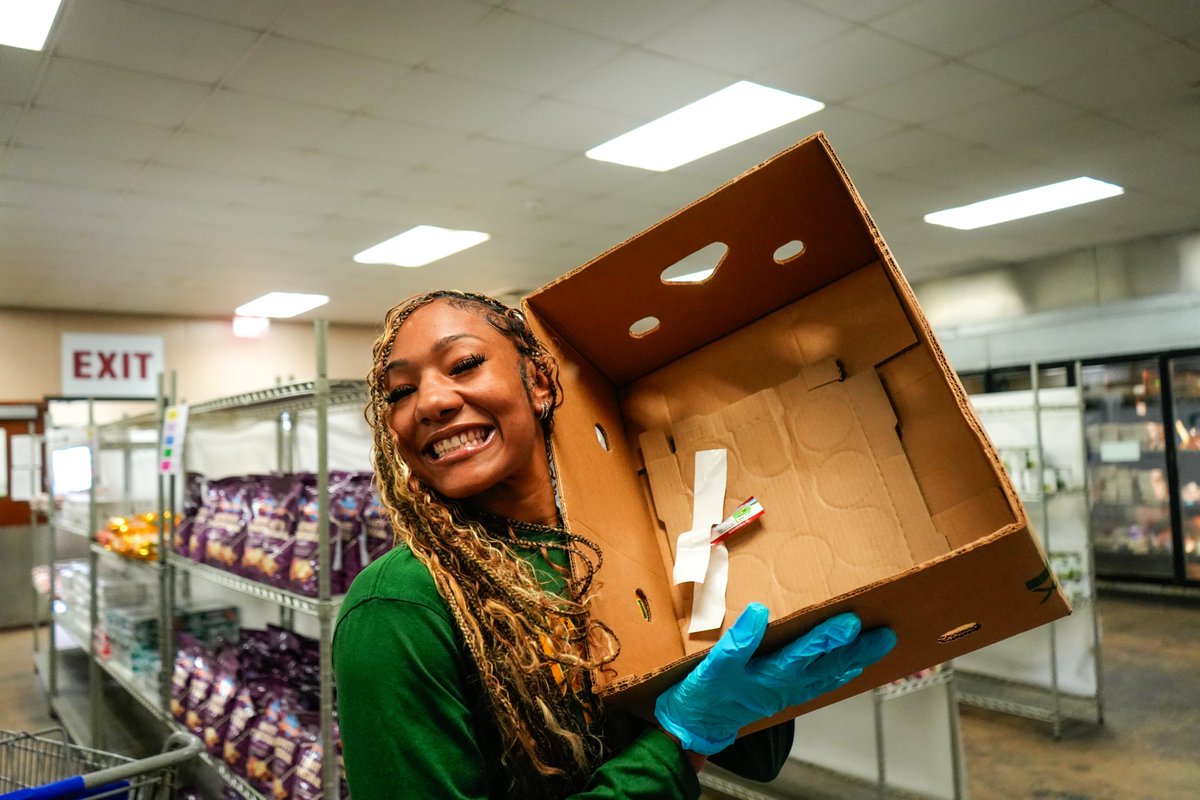 BaylorWBB's tweet image. Always great to serve our Waco community ππ
#SicEm | #GreaterThan