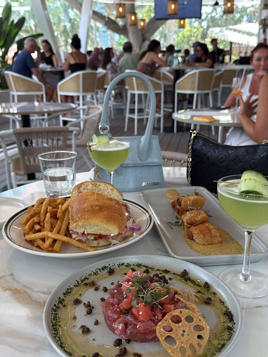 StPetePier's tweet image. Have you tried Perry’s Porch yet? The new spot on St. Pete Pier blends history, coastal vibes &amp;amp; fresh Florida flavors with amazing waterfront views. ☕🍴🍹 From coffee to cocktails, it’s a must! #PerrysPorch #StPetePier