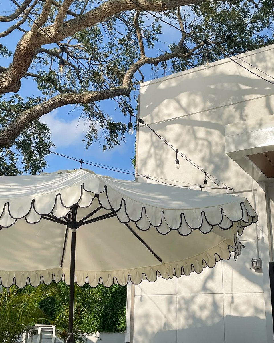 StPetePier's tweet image. Have you tried Perry’s Porch yet? The new spot on St. Pete Pier blends history, coastal vibes &amp;amp; fresh Florida flavors with amazing waterfront views. ☕🍴🍹 From coffee to cocktails, it’s a must! #PerrysPorch #StPetePier