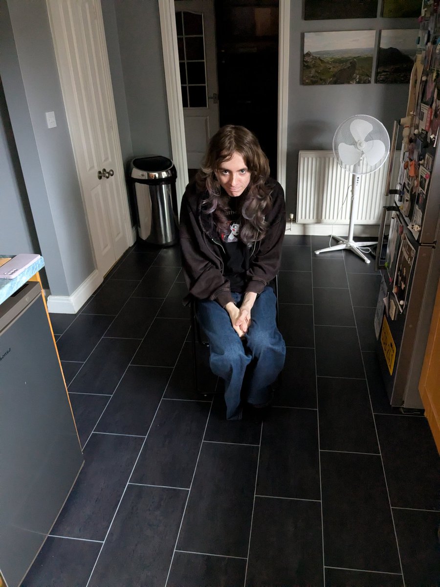 alicex275x's tweet image. making dinner for us while it sits in the cook chair