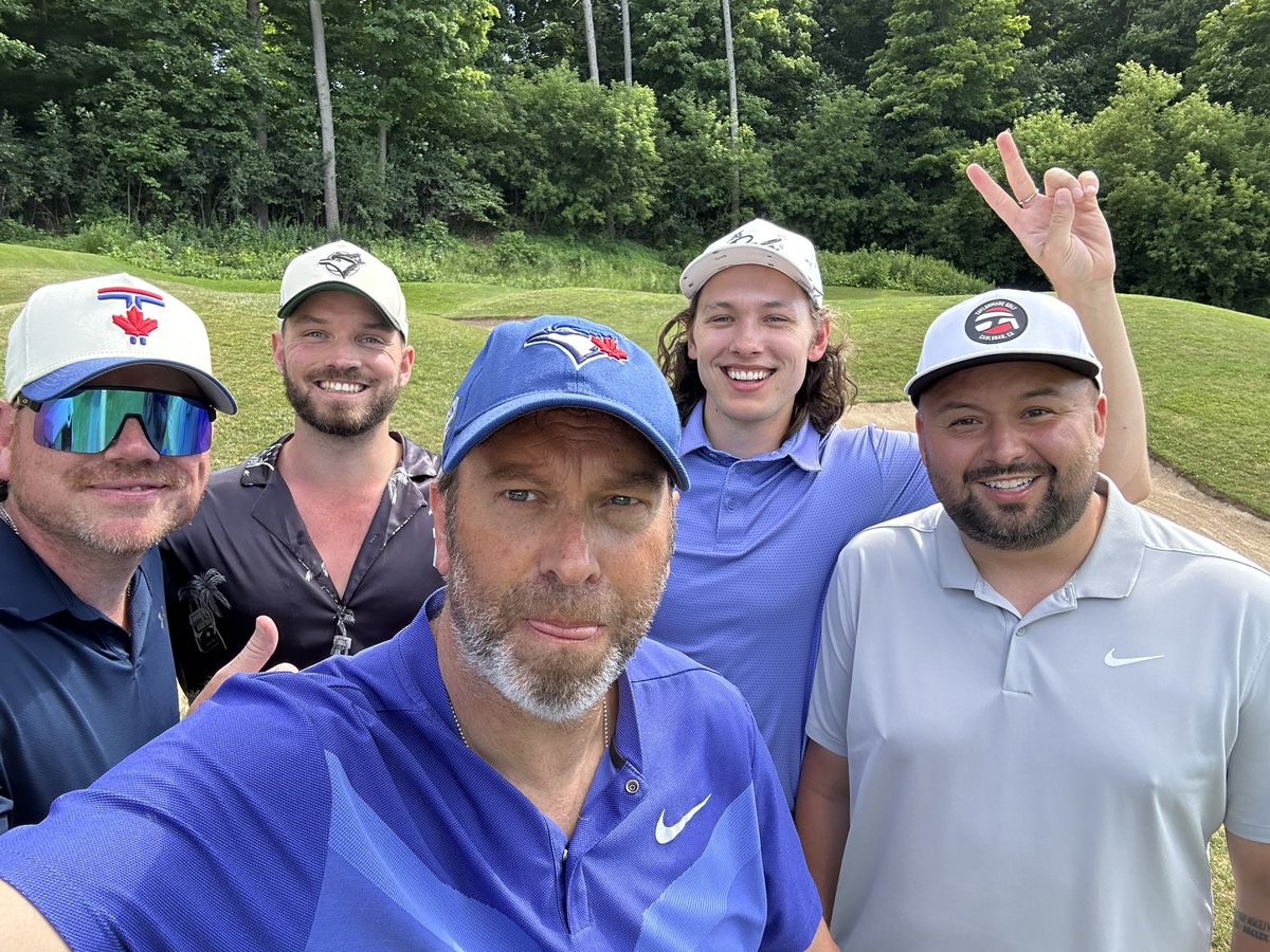 FriedgeHNIC's tweet image. Wanted to shout out my partners at @smilezone4kids tournament…Smilezone does incredible work
L-to-R:
@TheRyanLangdon (same Instagram handle), who refers to his music as “party country”
Toronto-based folk singer/songwriter @SDrysdaleMusic (Instagram: @samdrysdalemusic)
London,…