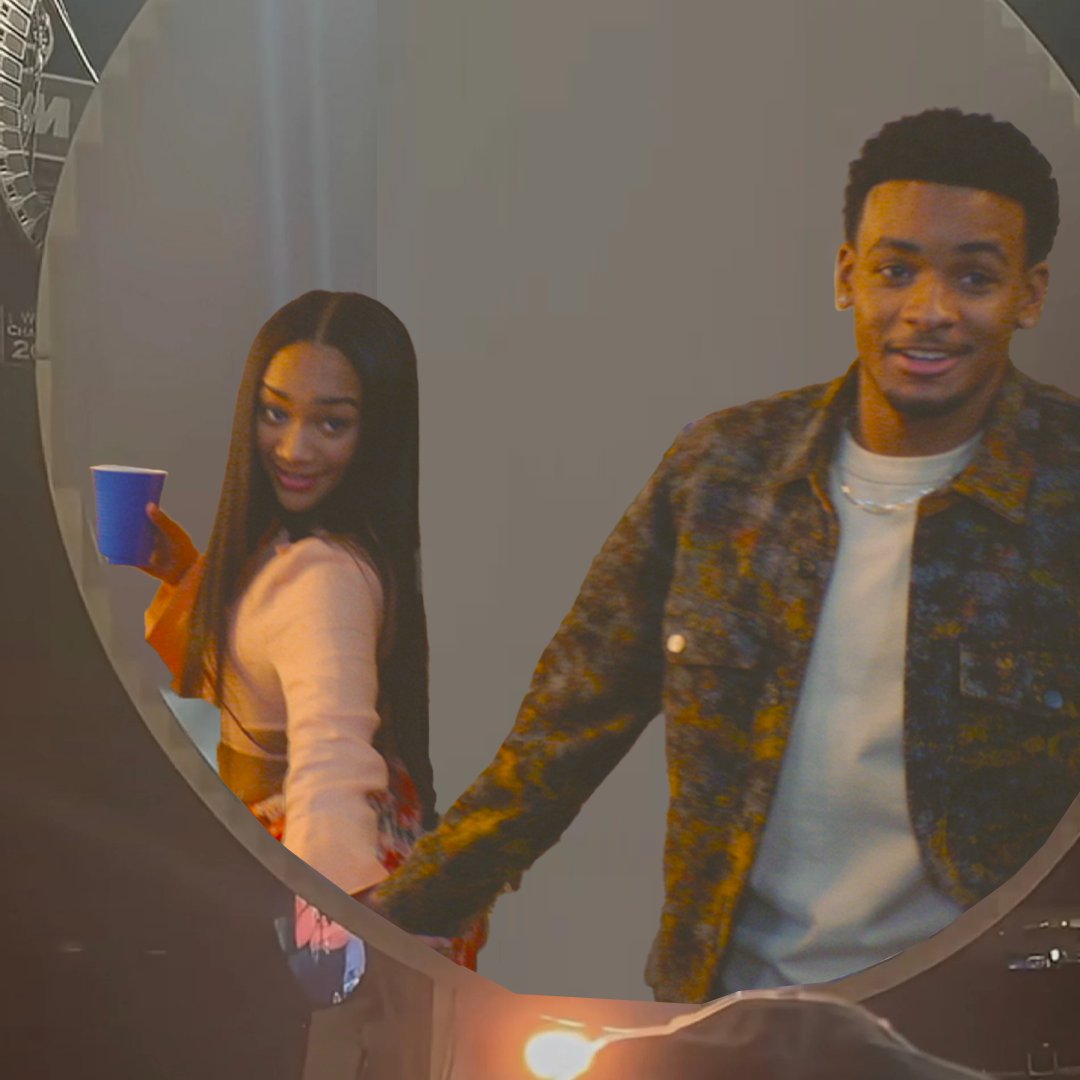 The #AllAmerican Kiss Cam is just as messy 💋