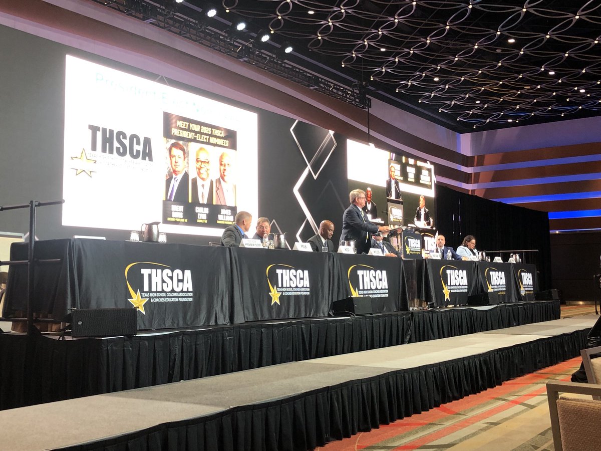 coachb_ware's tweet image. Another great convention this year! Thankful to be a part of the @THSCAcoaches . Excited to get back and get started with our @GoBigRedFB coaches meetings tomorrow! #GoBigRed #ChangeGonnaCome #RideTheMailRoute