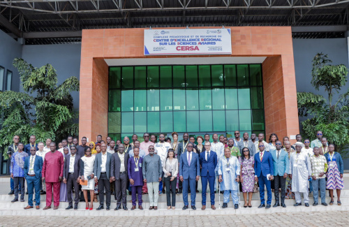 🔬🇹🇬 L’Université de Lomé accueille l’École HELIOS du CNRS, réunissant jeunes chercheurs d’Afrique autour de solutions durables (eau, déchets, énergie). Lumière sur l’innovation au service du développement durable ! 🌍✨ #Recherche #Togo #HELIOS #UL