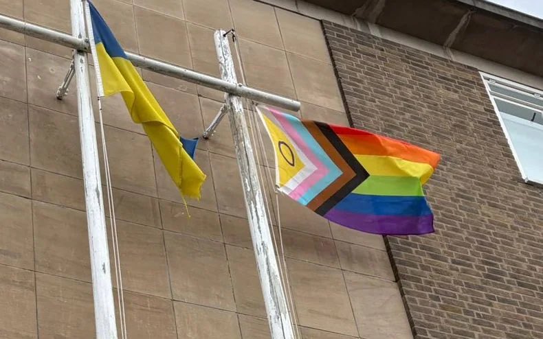 Mofoman360's tweet image. Do you support Reform UK’s George Finch taking down a pride flag 🏳️🌈 outside the Warwickshire council’s headquarters
Yes or No?